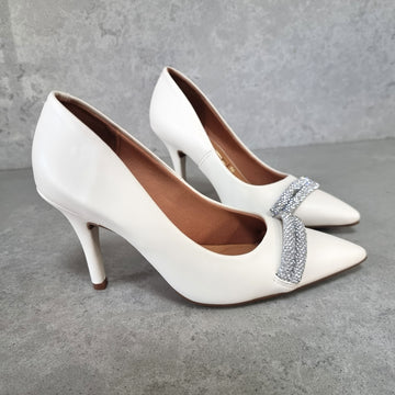 Vizzano 1184-1174 Pointy Toe Pump in Off White Napa